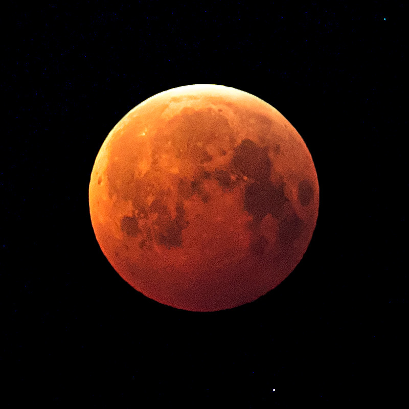 Täieliku kuuvarjutuse foto